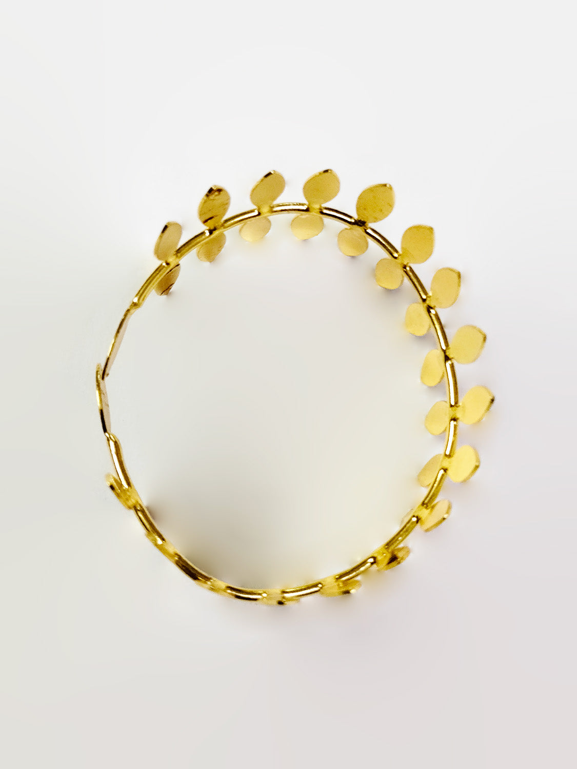 Metallic Gold Leaf Round Wreath Bracelet